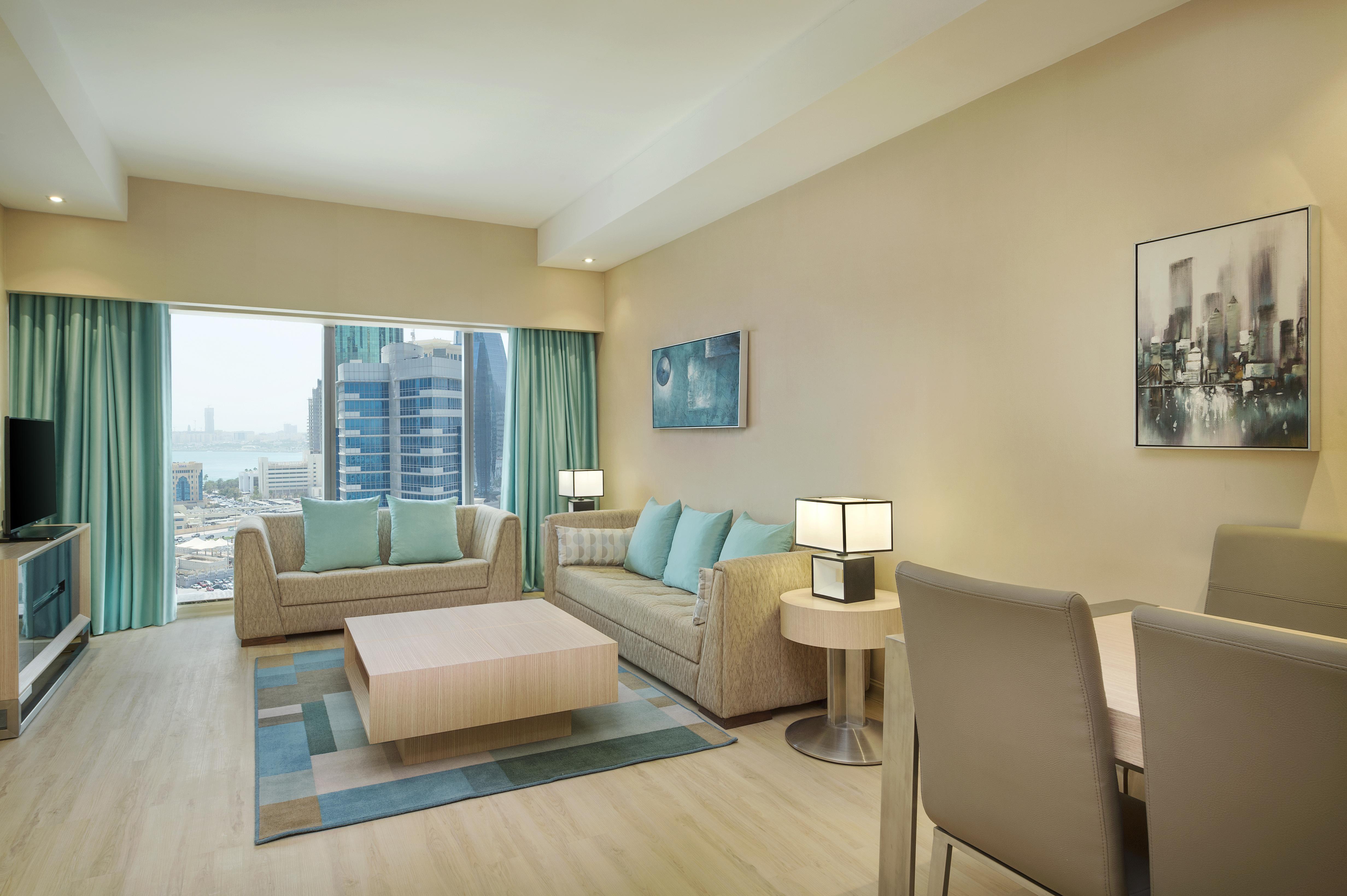 Wyndham Doha West Bay Hotel Exterior photo Living room