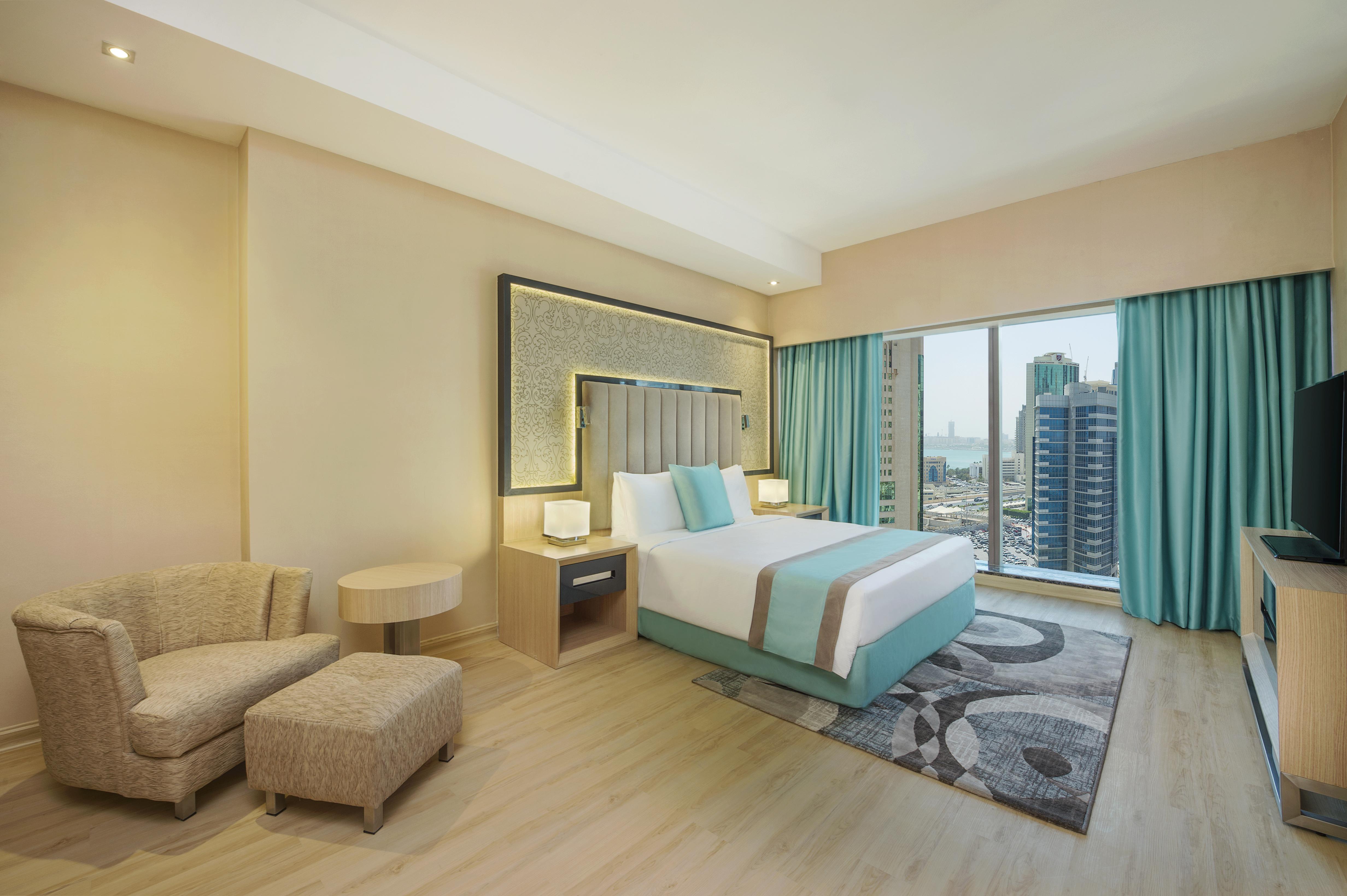 Wyndham Doha West Bay Hotel Exterior photo Deluxe Room
