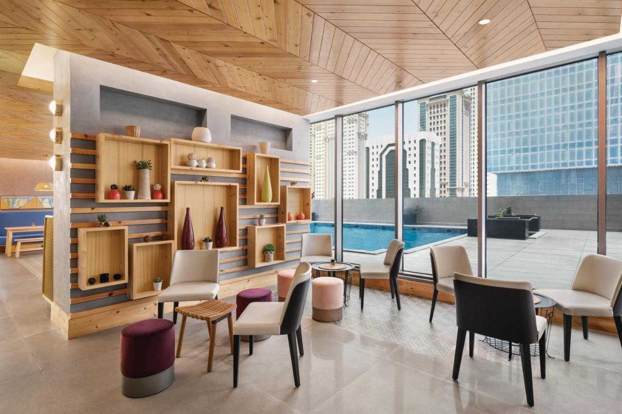 Wyndham Doha West Bay Hotel Exterior photo The Pool Bar