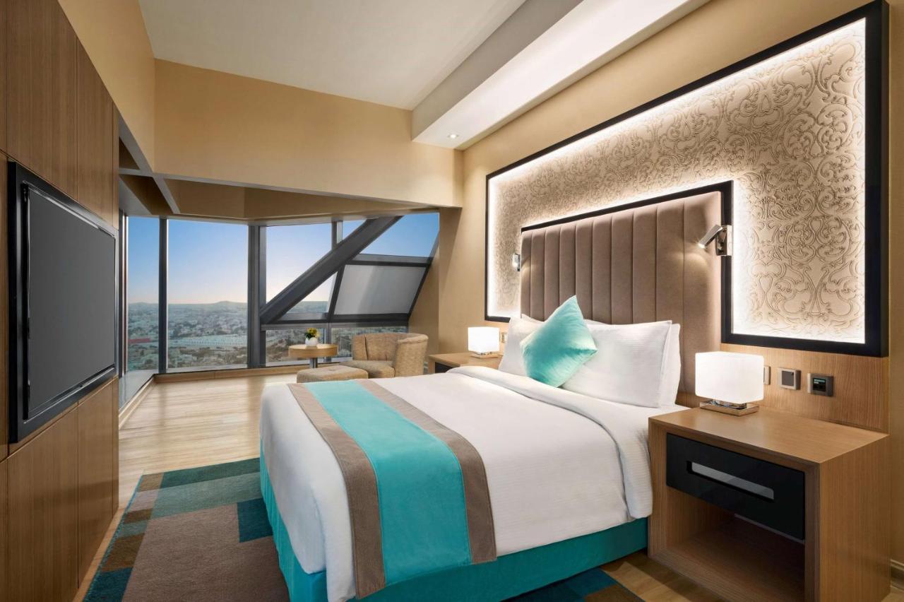Wyndham Doha West Bay Hotel Exterior photo Deluxe Suite